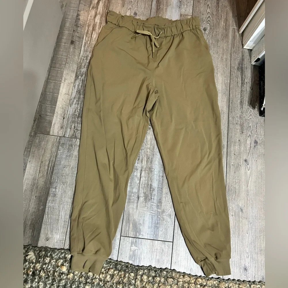 Lululemon Auric Gold Tan high Rise Joggers Ruffle waist band